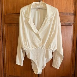H&M Long Sleeve Collared V-Neck Bodysuit in White - Size 4